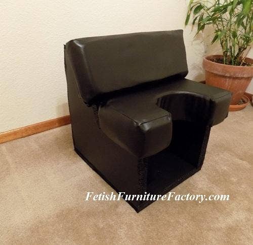 Queening Chairs And Smother Boxes Are Designed To Make Face Sitting Even Easier Yourtango 1306